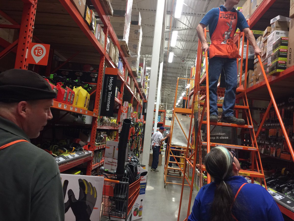 Packing out portable power in garden at the opening meeting. Way to go team 4145!!