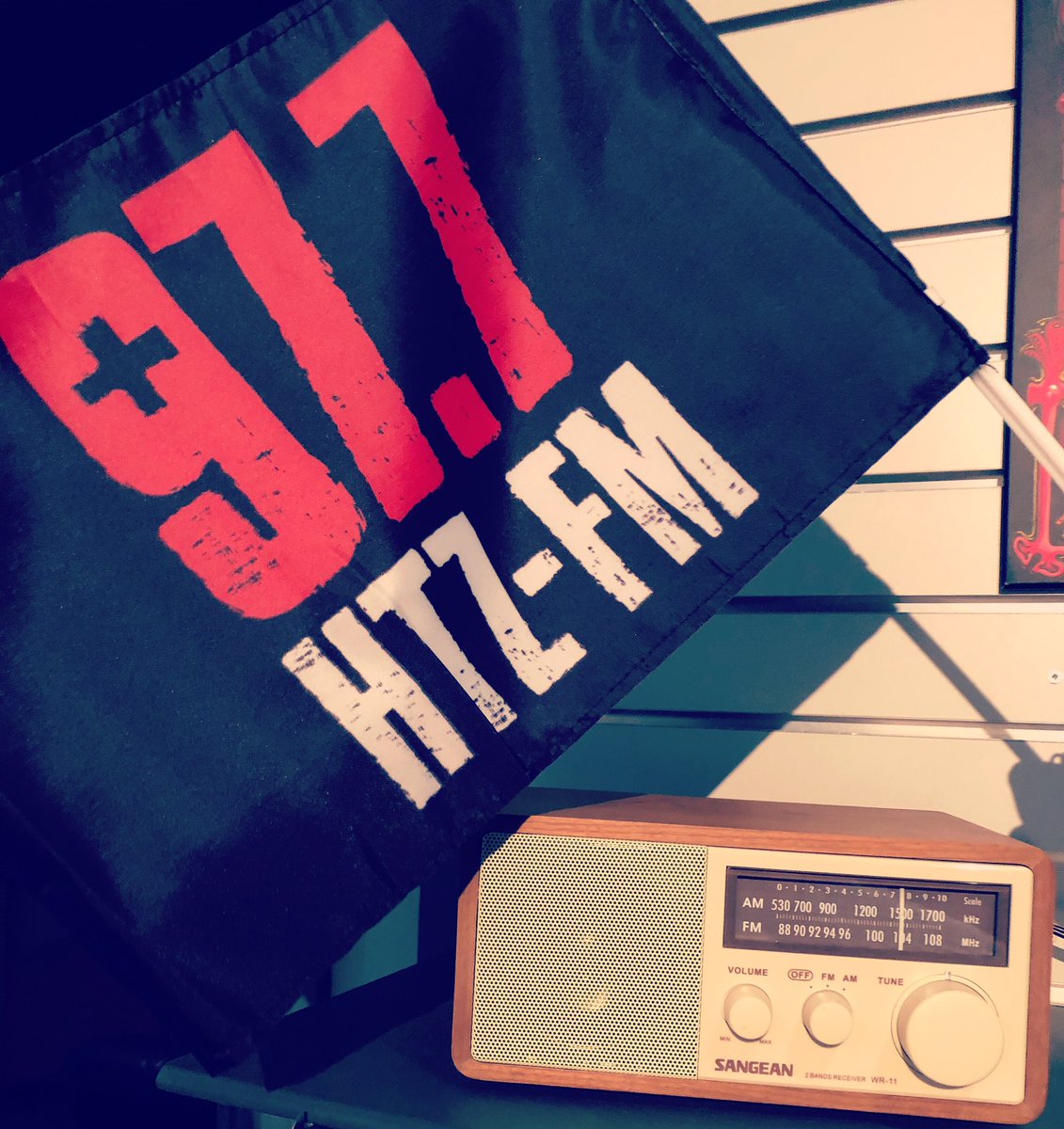 977HTZFM's tweet photo. The Biggs & Barr Roadshow stopped out in Hamilton this morning at @shopehr! We’ve got treats from McDonald’s and flags for everyone that comes by, after you pick up your flag head online and #SHOWUSYOURHTZ #HamOnt #IAMHTZFM #ShopEHR https://t.co/FfazBFnKhN