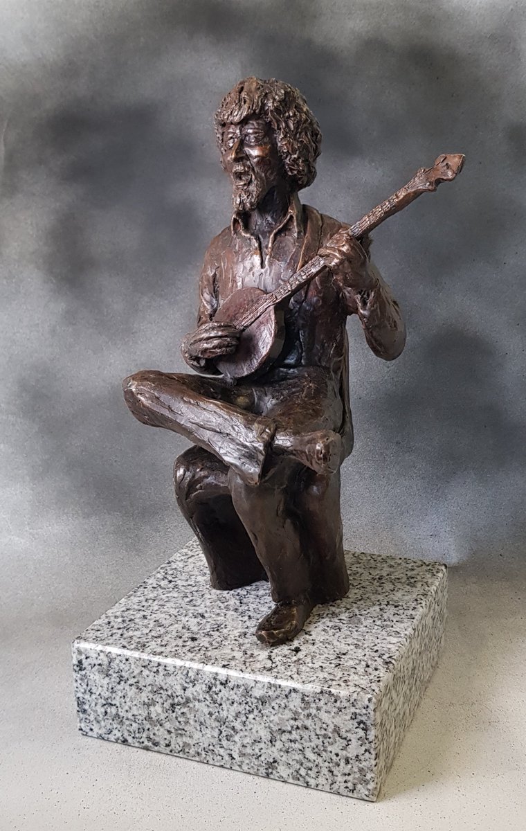 KennysBookshop's tweet photo. LUKE KELLY - Limited Bronze Maquette Edition of the new monument by artist #JohnColl. Bronze, Edition 35, 35cm tall. Price: €3,750.
For more details contact the Kenny Gallery, Tel: +353 (0)91 709 350 (Ext.2) or email: art@kennys.ie #sculpture #art #LimitedEdition #LukeKelly https://t.co/U9MRkxK4Qj