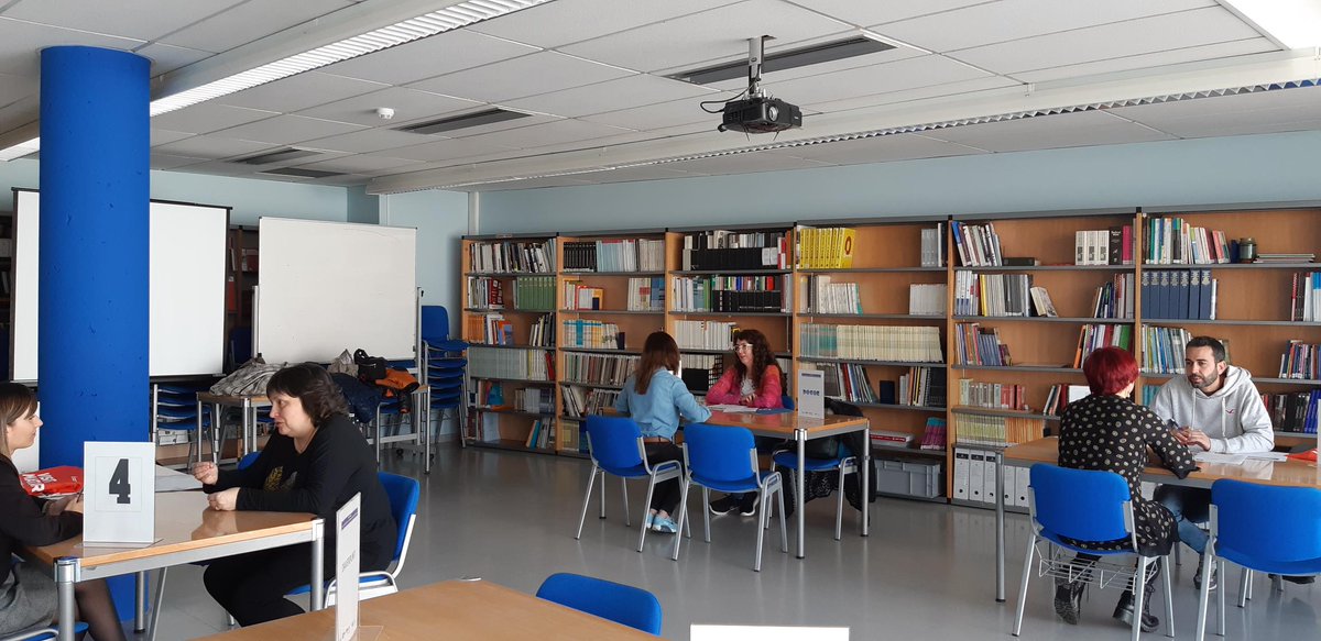 SOM_ocupacio's tweet photo. Avui hem fet un Speed Dating perquè empreses del #Tèxtil i participants que han acabat el curs de patronatge del programa INSERTEXT-III es poguessin conèixer per fer les pràctiques del curs #INSERTEXT III #indústria #SOMocupacióMataró #dibaoberta #OcupacióIndústria @diba https://t.co/I2g8BQDxe8