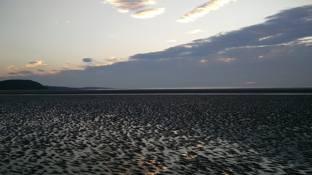 Peaceful walk on Murvagh Beach yesterday evening 🏖🚶🌊 #MurvaghBeach #Greatstretchintheevenings #Donegalbeaches