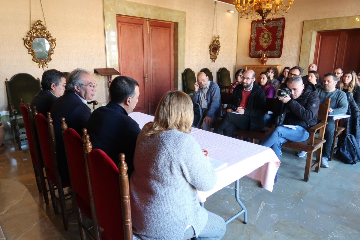 👉Més de 3 milions per a millores educatives a Sóller en els propers tres anys
👉Les obres començaran aquest estiu al CEIP Es Puig i al CEIP Pere Cerdà
👉Les obres parteixen de les demandes del Consell Escolar Municipal
Més informació: goo.gl/qaYQjZ