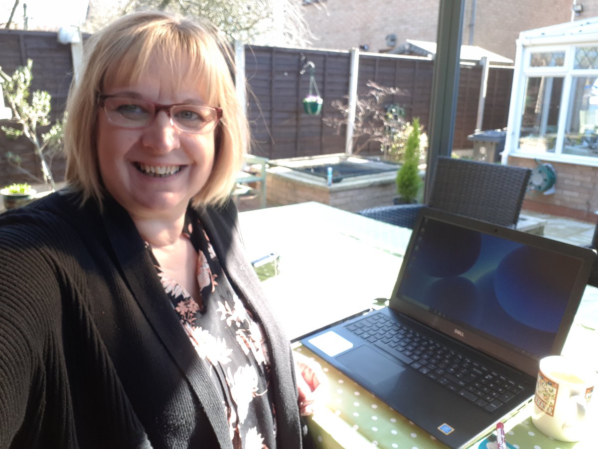 Aimetu's tweet photo. February 🤔

Seriously 🤔

Who needs to escape the winter - a first for me 🤗

#workingathome #inthesun #inthegarden #inFebruary 😎 https://t.co/d2Pl1ZSial