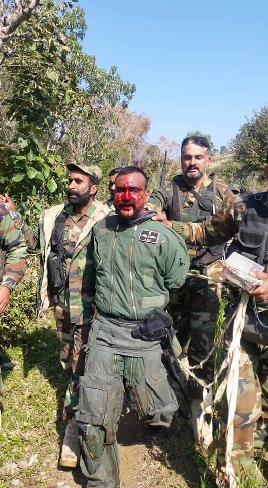 shivangtrivedi_'s tweet photo. This is bravery. Even in the hand of enemies  #Abhinandan have no sign of fear. 
SALUTE 🇮🇳 https://t.co/QT3aRkzVEg