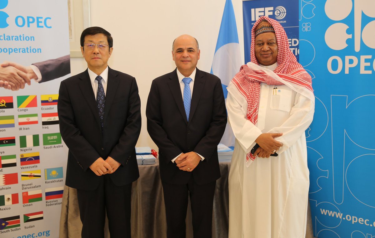 MQuevedoF's tweet photo. Llegamos a Arabia Saudita para participar en el 9no. Simposio del Foro Internacional de Energía-OPEP-Agencia Internacional de Energía. Traemos el mensaje del Pdte. @NicolasMaduro  en defensa de la estabilidad del mercado petrolero mundial ! #VenezuelaPotenciaEnergética https://t.co/naqND4Kg37