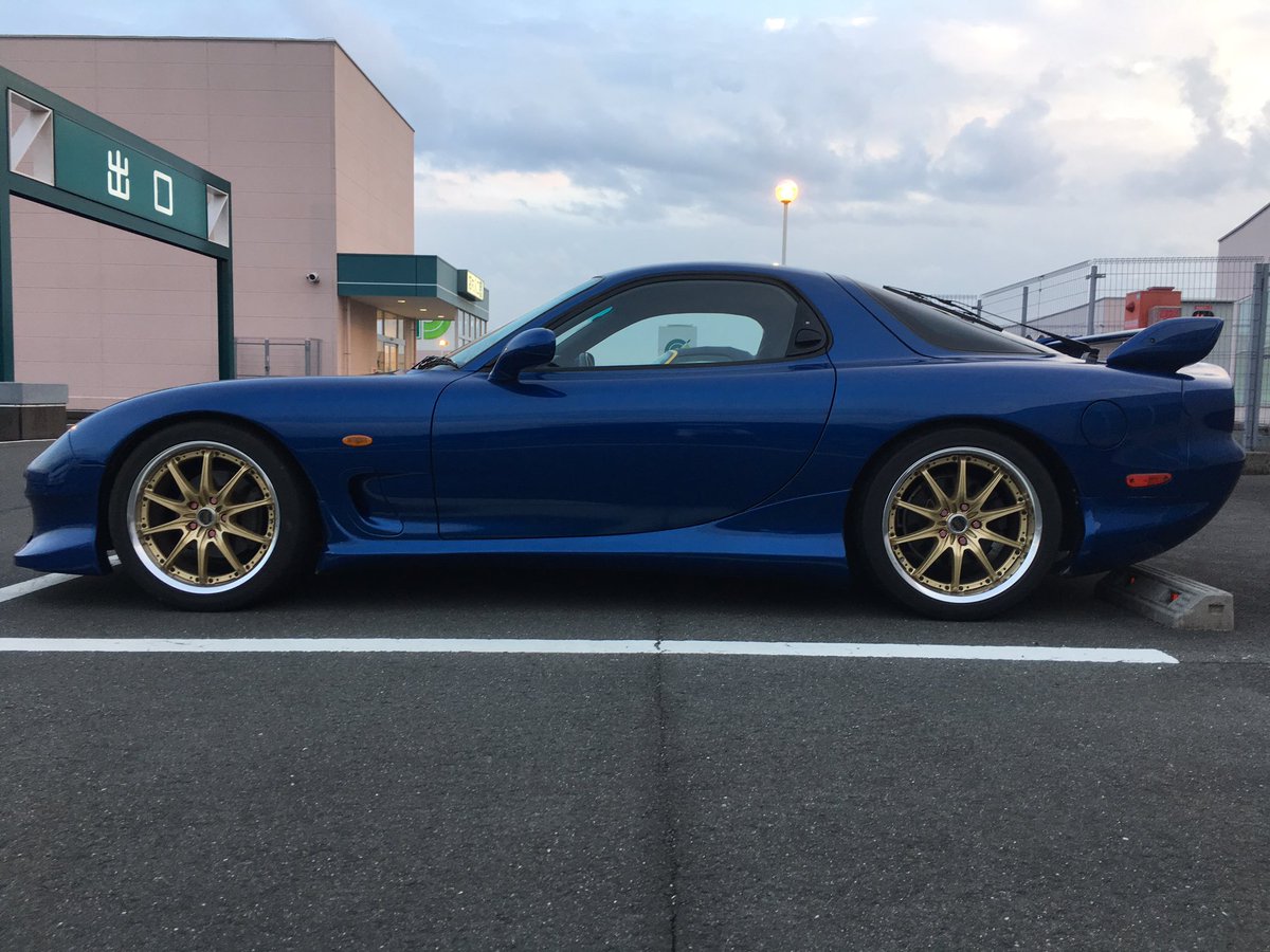 WAKYA_FD3S's tweet photo. 納車しました。
またまた同じ型のFDです。
雨宮のエアロをゆっくり純正に戻していこうと思います。 https://t.co/EryvJUaKO2