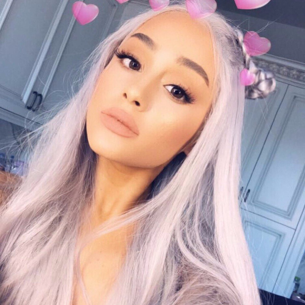 iHeartRadio's tweet photo. How could you not stan this beautiful bb? 💕

#Arianators #BestFanArmy #iHeartAwards @tacobell https://t.co/LyiahGwPrl