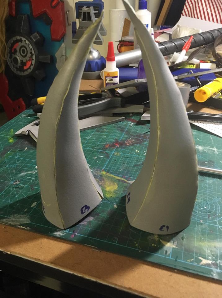 vitarnii's tweet photo. Horns made today, these are going to be the talons on my wings.
#cosplay #cosplayer #wip https://t.co/jJsp6pKqNs