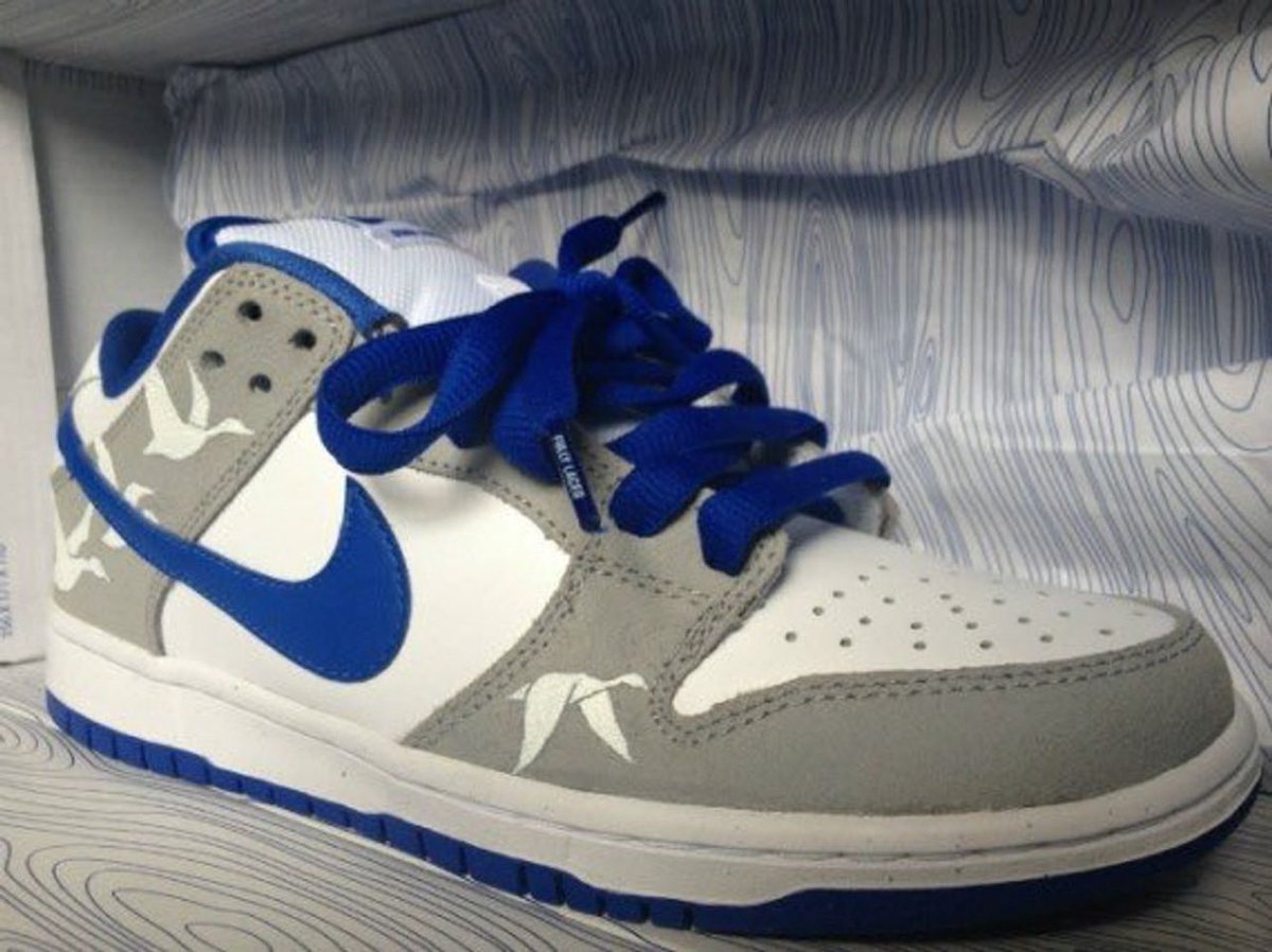 mrgoosehonkers's tweet photo. If #Zion had been wearing these custom Air Gandr beauties, we wouldnβt be having all this drama right now. The only thing ripping when youβve got these babies on is the net. #GooseStrong #AirGandr #FlyKicks π₯π₯π₯ https://t.co/q12XgHd32t