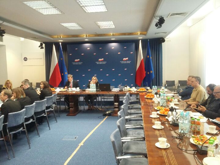 W #KPRM trwa właśnie posiedzenie #GrupaEkspertów, z udziałem organizacji niosących pomoc humanitarną. Spotkanie jest okazją do dyskusji oraz podsumowania działań hum.podjętych w 2018 r. Rozmowy posłużą również do nakreślenia oraz omówienia kierunków współpracy w bieżącym roku.