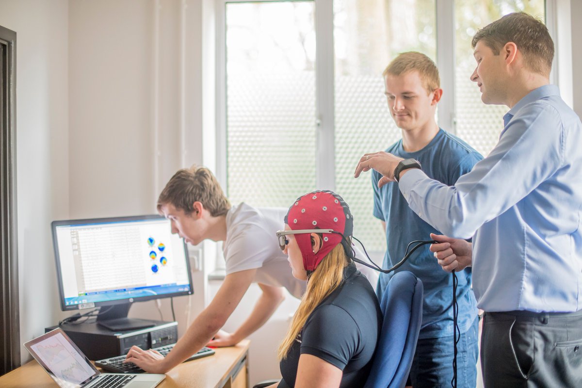 HealthSciUni's tweet image. Want to get behind the science of the mind? Interested in a rewarding career in #psychology? Places still available on our psychology courses including #healthpsychology; #sport &amp;amp; #exercise psychology; #counselling psychology... Check #UCASExtra to apply: aecc.ac.uk/psychology/