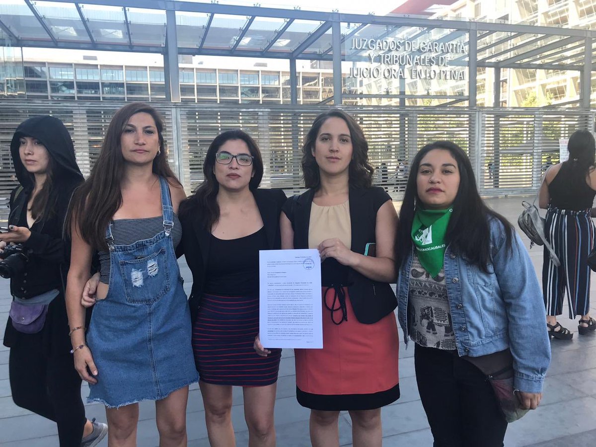 Confech's tweet photo. Contra la Cultura de la Violación 🚫

Ante la salida a la luz de los grupos de abusadores y violadores organizados es que acompañamos a la @ABOFEM1 a poner la denuncia en Fiscalía para frenar estas practicas violentas.
#NuncaMasSolas 

 @Paz_GDaneri y @coniurtubiag https://t.co/BCE6X9D9S8