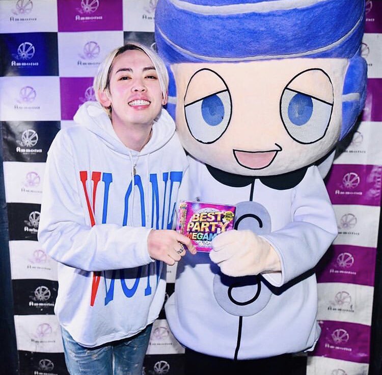 monao_jp's tweet photo. SALUさん
山田親太郎さん
MC KENBOWさんがアンモナに
遊びに来てくれたモナ〜!
久しぶりにアンモナでDJもしたモナ〜!
#SALU #山田親太郎 #MCKENBOW #highsideMonkey #SPASTA #CHAPTER #LIMELIGHT #ONEMOREDRINK #SISTERMUSIC #FRIDAYACCOUNT #サタモナ #モナキング #ゆるキャラ #monaking https://t.co/QW2oPCfA9t