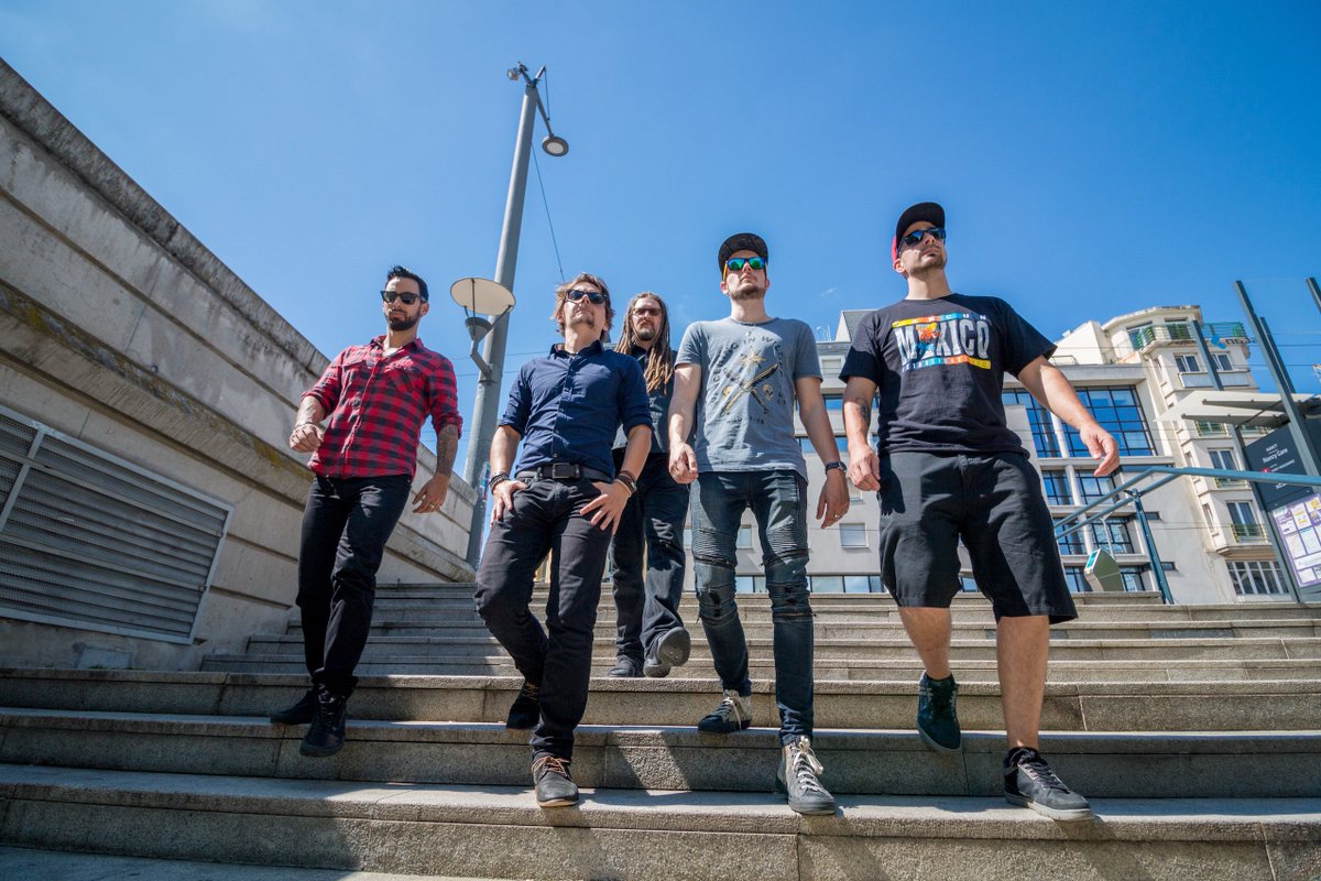 SnapBorder's tweet photo. #Snapborder diffusé sur @666radiorock avec présentation du 1er album "Alternative current Box" et diffusion de "Sparkles on the ground".
Merci du soutien !
#FERAROCK @Daily_Rock @F3Lorraine @viaMirabelle @lautrecanal @lsvsourisverte @lerepu @TSoR_RCL @MActuelles https://t.co/T3yPXsA89s