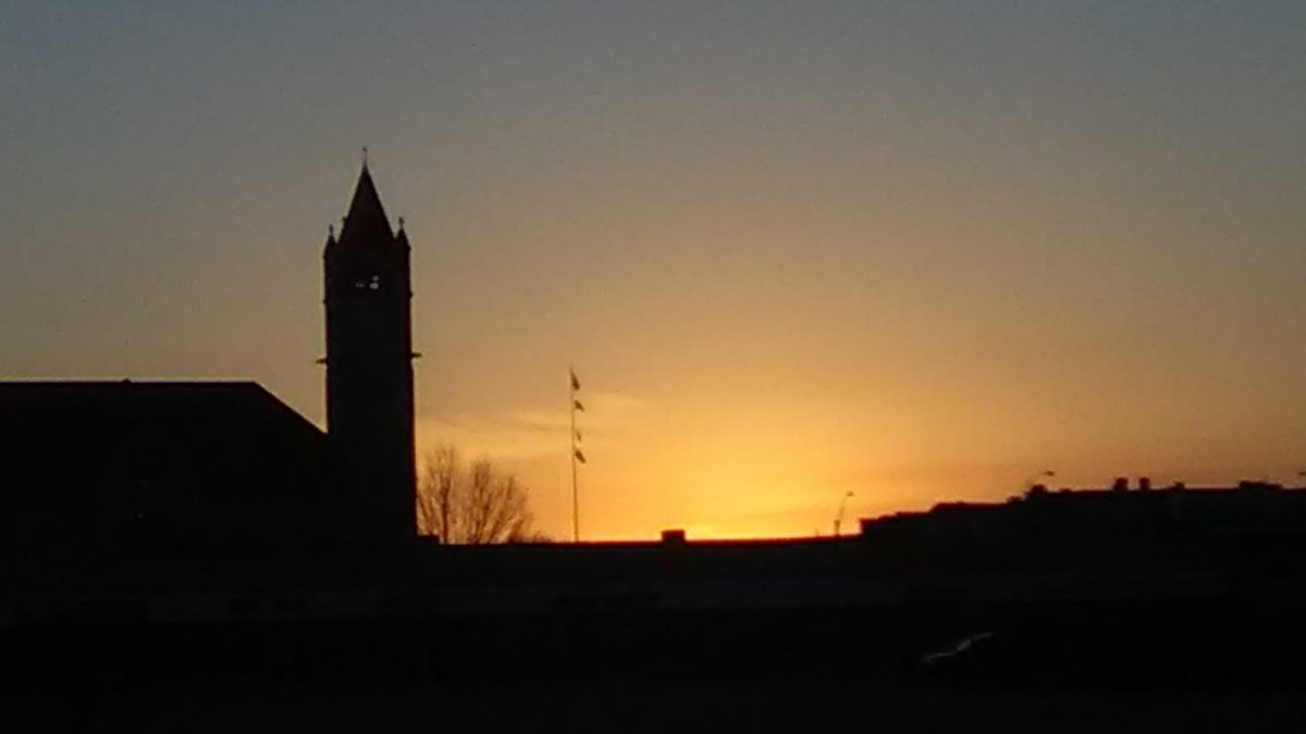 lbennettauthor's tweet photo. Beautiful sunrise this morning over Xenia.  #fiveon2, #stormhour https://t.co/AbSQnLGaFX