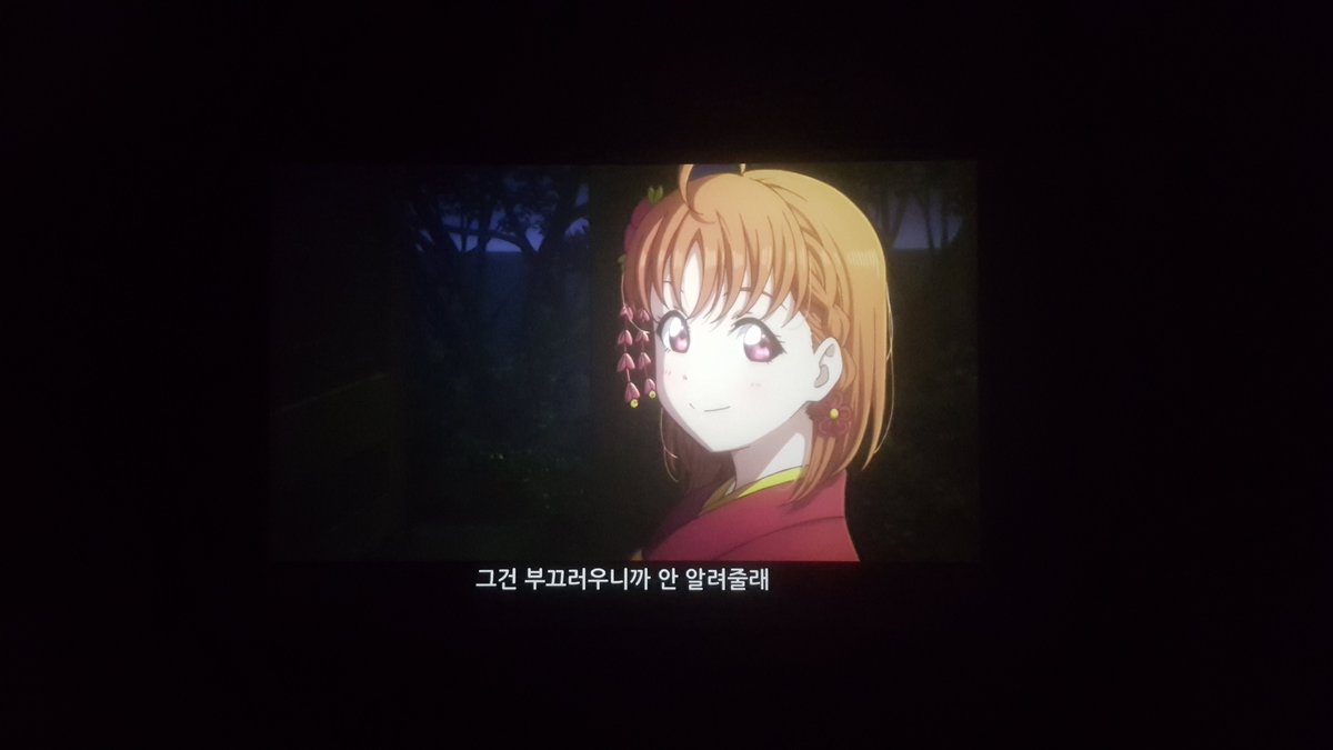 Komic_BOY's tweet photo. '러브 라이브! 선샤인!! 더 스쿨 아이돌 ��비 : 오버 더 레인보우' 1주차 때 
포토세션에서 찍은 치카의 멋진 모습들입니다 😊
#러브라이브 
#선샤인 
#러브라이브선샤인 
#극장판 
#오버더레인보우
#theschoolidolmovie 
#overtherainbow 
#포토세션 https://t.co/GUrLA7DixV