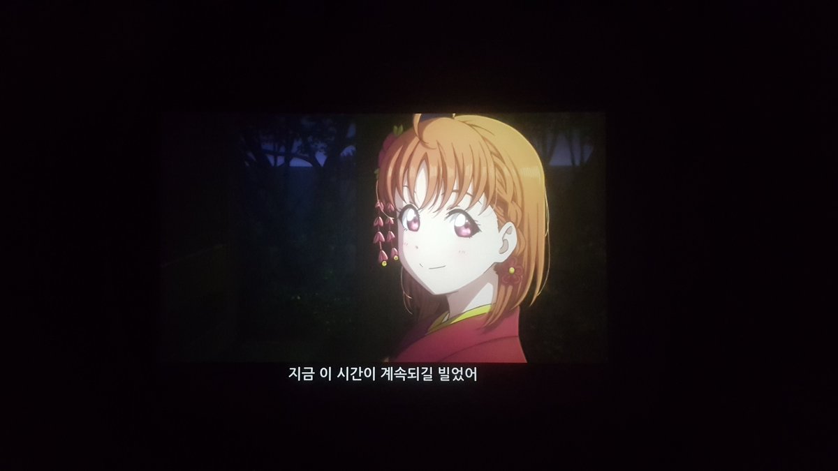 Komic_BOY's tweet photo. '러브 라이브! 선샤인!! 더 스쿨 아이돌 ��비 : 오버 더 레인보우' 1주차 때 
포토세션에서 찍은 치카의 멋진 모습들입니다 😊
#러브라이브 
#선샤인 
#러브라이브선샤인 
#극장판 
#오버더레인보우
#theschoolidolmovie 
#overtherainbow 
#포토세션 https://t.co/GUrLA7DixV