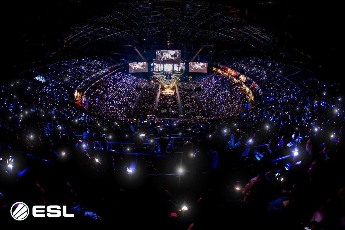 CrowdLED's tweet photo. #tb to ESL One Cologne! Do you have time to make your event special? See what we offer on https://t.co/A78XVn8RD5
#ESL #CounterStrike #LEDwristbands #crowdled #cologne #germany https://t.co/B5VhN2OcNG
