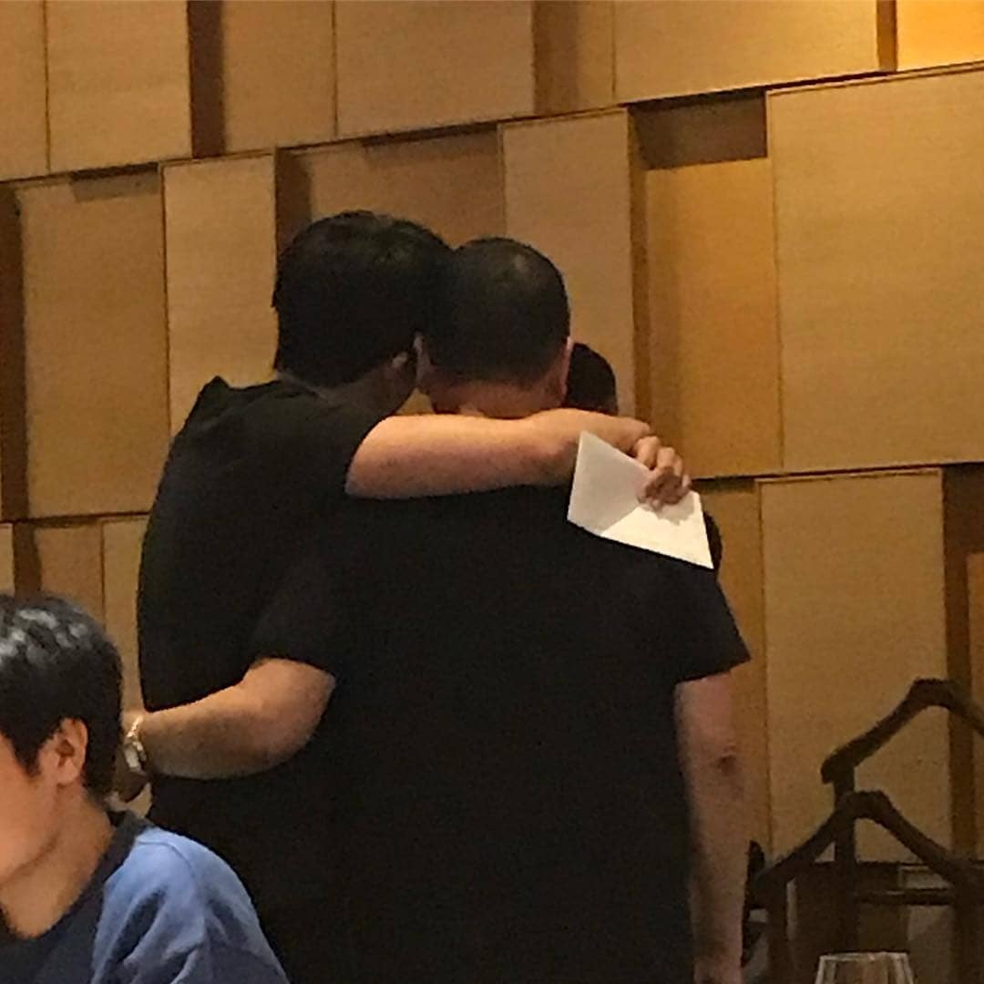 PHSintl's tweet photo. Another Funmeet please!!! 😁
Reposted from @bcbench - After 11 days, I still find myself on a #ParkHyungSikforBENCH @phs1116 high 💥 Swipe for a secret 🤫 photo (and comment below 🔽 on what you think we talked about) 😜 #GlobalBENCHSetter #PHSLovesBench https://t.co/8OY6dX0CQQ