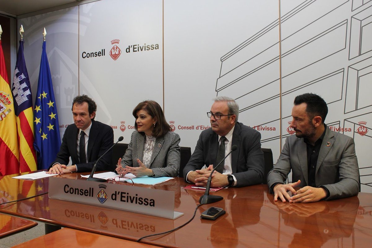 FSEPSOE's tweet photo. Avui s'ha signat el protocol per a la construcció de 120 habitatges al solar al costat de la comissaria de policia nacional d'Eivissa. Les 4 administracions, governades pels socialistes, han sumat esforços per donar resposta a les necessitats de la ciutadania. #Transformant https://t.co/W7h3ZbwZ8j