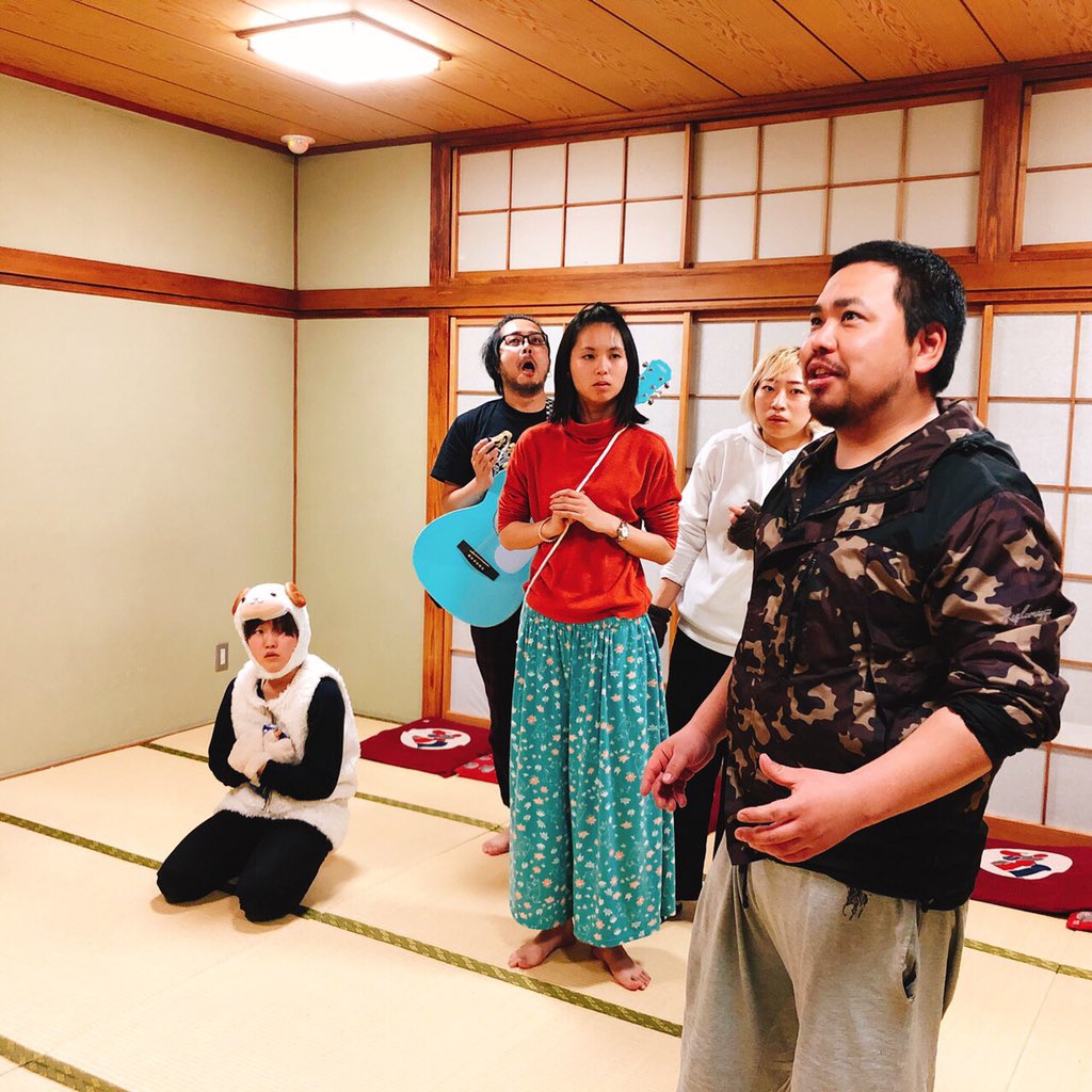 ajtdjp1's tweet photo. 【キャスト紹介】
折田さん。
実は私と1歳しか歳が変わらないっていう驚き。
折田さんはマジで愉快な役者さんでございます。でもマジメな芝居も出来ちゃうから場がしまるんやなー。私は勝手に頼りにしとりますよ。
折田さんに負けない様、我もがんばってる(΄◉◞౪◟◉｀)

#歪な球体における夢の再生 https://t.co/rjO4kKUlb2