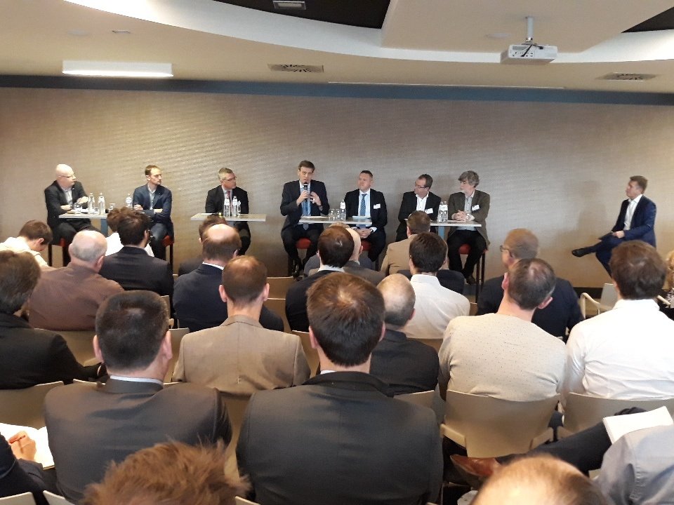 infopoletic's tweet image. Échanges entre acteurs IT et industriels avec @IBMBenelux @Microsoft Technord CMI AGC @digitalwallonia sur des projets #Cloud #AI #DataAnalytics #SimulationNumérique #Industrie4_0