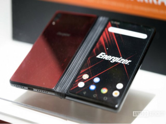 andro4all's tweet photo. Energizer también ha lanzado su propio móvil plegable durante este #MWC201 con una batería para días y un precio de derribo. https://t.co/QMfukR0PbF https://t.co/5nRkNDAUVJ