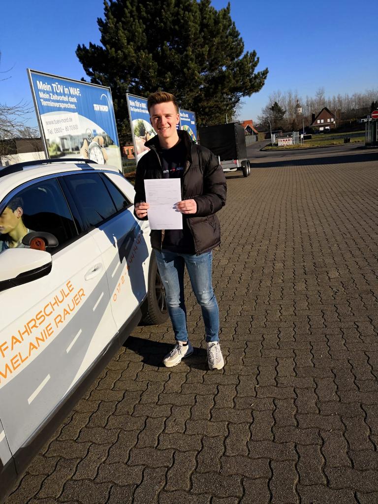 Julius hat heute seien Führerschein bestanden wir sind stolz und wünschen immer gute Fahrt 😄👌