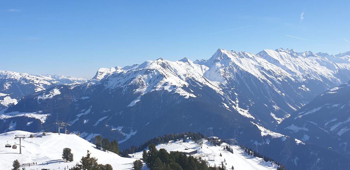 SoerenMuench's tweet photo. 4. Tag in #Mayrhofen #Penken im @Zillertal in @tirol 

Hurra, schon wieder #Sonne und #traumhafte #Bedingungen. Brauche Nachschub an #Sonnencreme. Kann man gern als #Werbegeschenk in der #Horbergbahn verteilen. 

#somuessenbergesein

@zillertal_at @Mayrhofen https://t.co/U8EGG32MPY