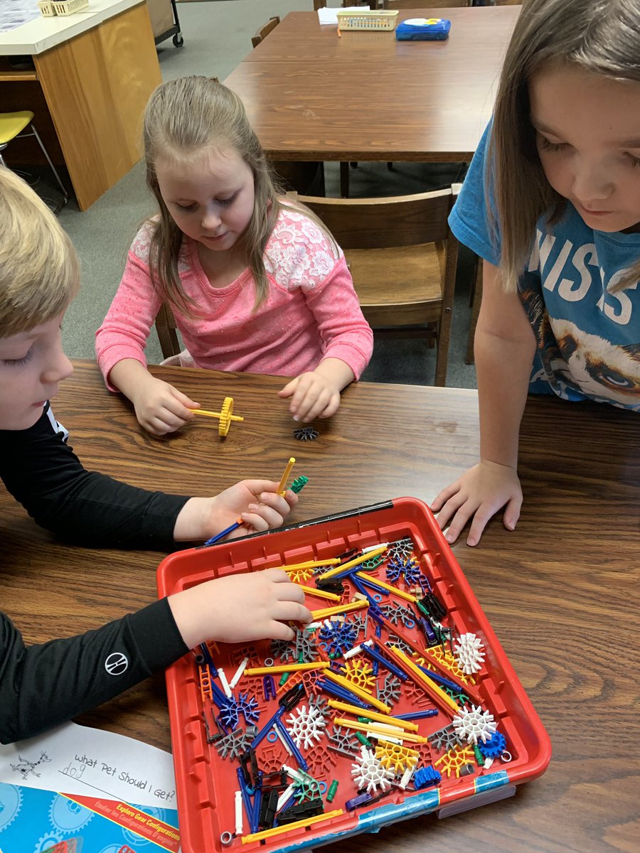 danadyer16's tweet photo. These kiddos make such a difference in my life. I can’t wait to see how they change the world! Maker space and Dr.Suess Read Across America week...so much fun!!!@wintonUT2005 @TCSPublic @aprilmnorris https://t.co/Bfnf7Y5zm2