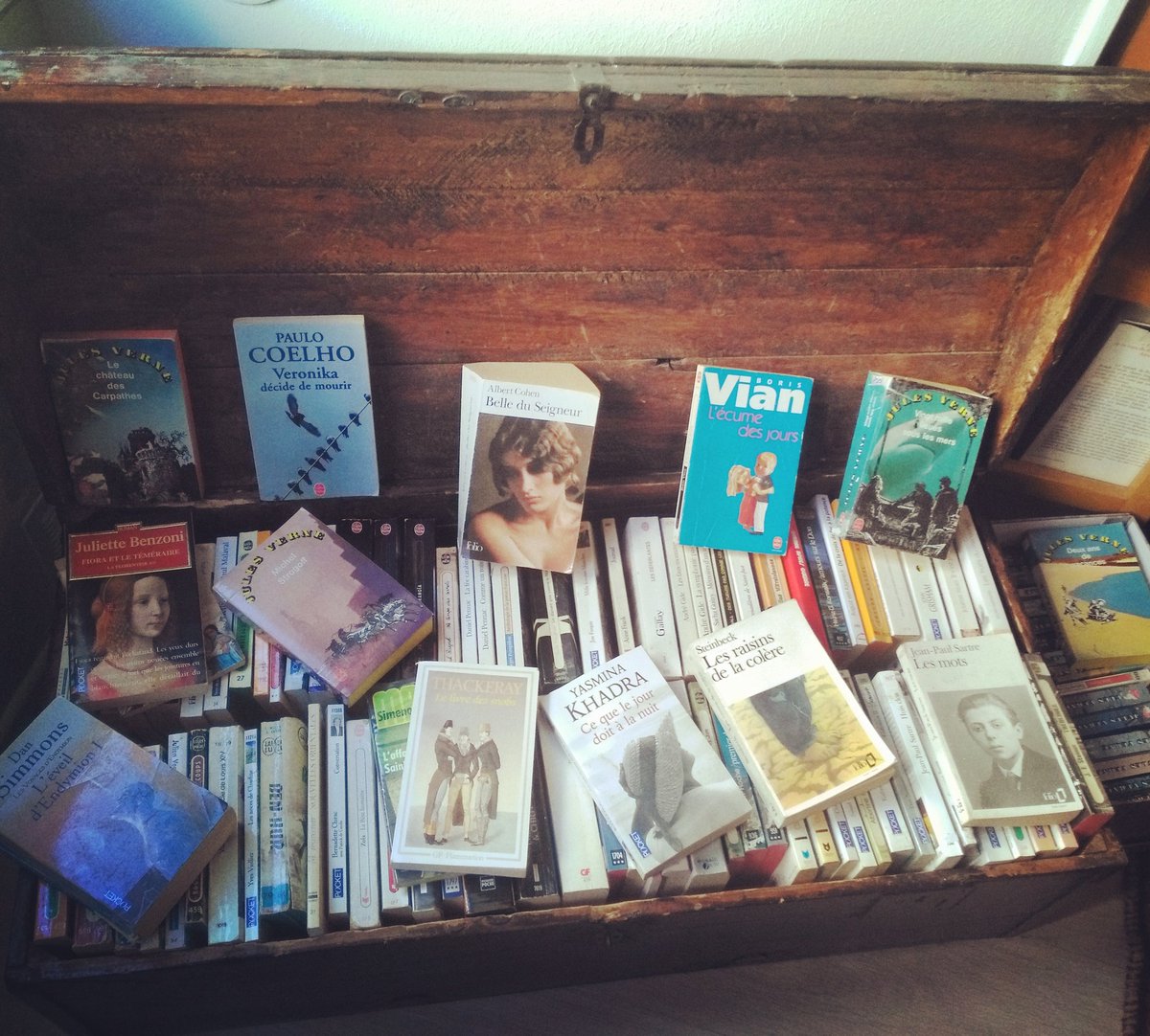 LDemodes's tweet image. La malle aux trésors ! 📚😍 #plusdeplacesurlesetageres #biblioteque #lire #bookaddict #books #livres #tropdelivres #litterature #bookslover