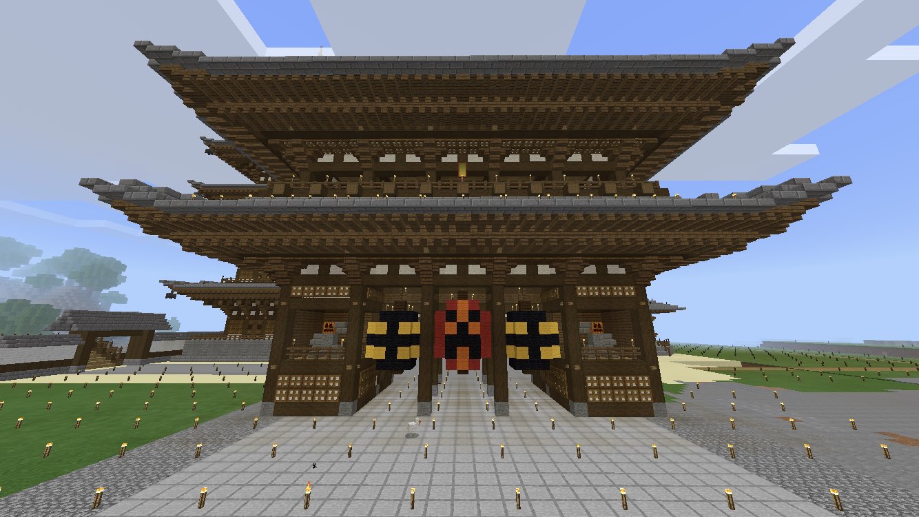 竹和 マイクラ和風建築 宝蔵門 が完成しました 本堂と同様に匠提灯を取り付け 両脇に石像を設置 屋根を反らせたりして無事に完成しました W アドバイスの他にも 作って欲しい和風建築なども募集してます よろしくお願いします ゞ