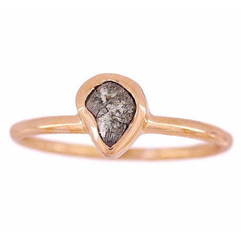 14facets's tweet photo. My shape, like #CapePoint, has a history as colourful as my raw reflections, in this 9 ct red gold ring with a
1.19 ct #blackdiamond. I am beauty.  
https://t.co/hVNz7Qjvma https://t.co/9Bd7HDn8gG