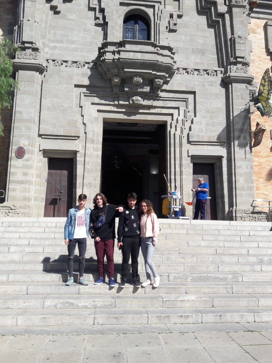 iescaura's tweet photo. Los alumnos de FPB  han visitado hoy a la casa de la ciencia, para conocer algunos de los misterios de la naturaleza y del universo https://t.co/pZJ8Wps3WI