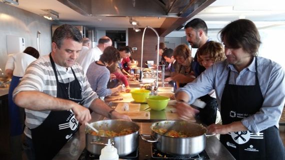 Taller familiar de cuina del peix👦👧 !  

📆9/3 🕰12 h 📍Espai del Peix (Palamós) 💰10 € adult / 2,5 € menor acompanyat / Gratuït membres Club Súper 3 📝Museu de la Pesca 972600424

➡️bit.ly/2VhxJpM

#visitemporda #baixemporda <a href="/costabrava/">Costa Brava Pirineu</a> <a href="/catexperience/">Catalunya Experience</a> <a href="/visitpalamos/">Turisme Palamós</a>