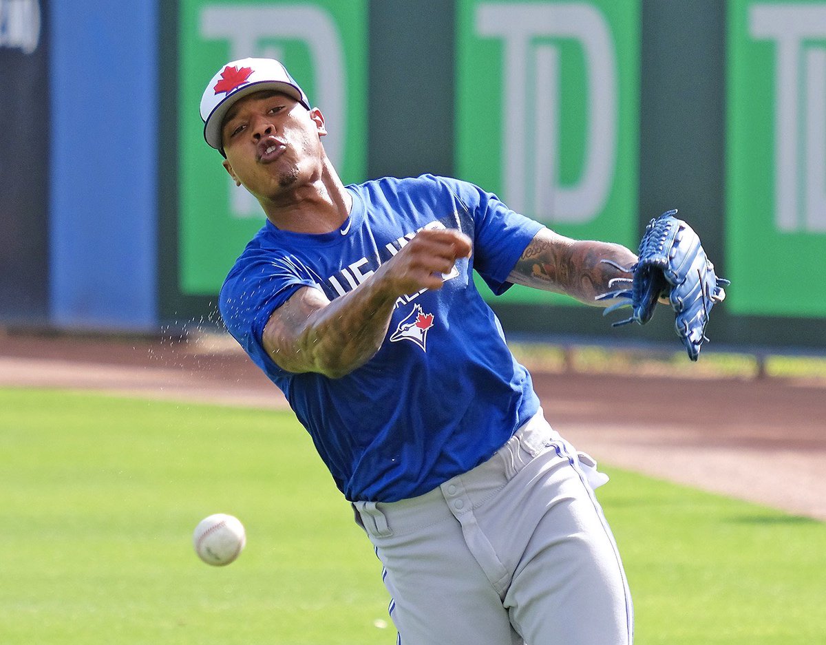 STR0's tweet photo. Let ‘em conform while you find your form. @HDMHApparel https://t.co/DKhlWkzWyg