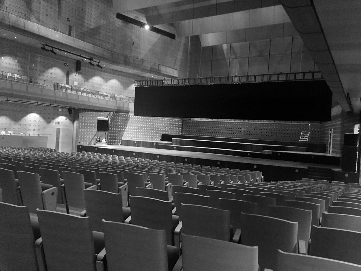 Well, this is it. Looking back on an amazing 3 days. With inspiration, knowledge-exchange, deep-dive workshops, networking, music, circular fashion, circular visits, ... And with you! Thank you for being with us #WRF19