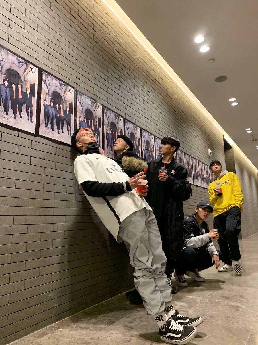 [#VANNER] 오늘 저희는 재미있는 촬영도 하고 연습도 하면서 하루를 알차게 보냈어요❤️ 여러분은 오늘 하루 어땠어요?