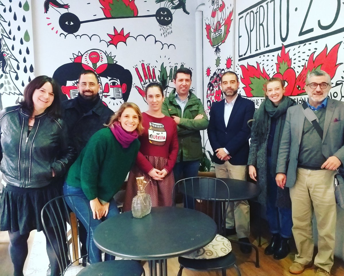 Gracias a Alberto Martín de <a href="/BSSocialMediaES/">BS Social Media</a> y a Ana Jiménez y Manuel Delgado de <a href="/LeadsOrigins/">Leads Origins</a> por la interesantísima charla que han ofrecido esta mañana a nuestros coworkers.
Hemos hablado de #SEO, #SEM, analítica de datos, #BigData e incluso Inteligencia Artificial.