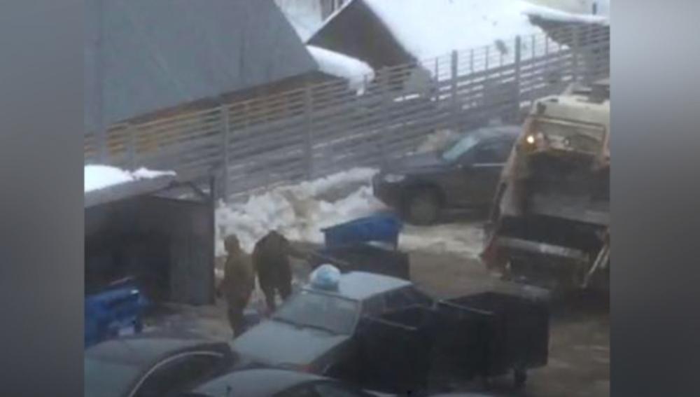 В Лобне мусоровоз “наказал” автохама
 novostimo.ru/news/society/v… #Московскаяобласть #Подмосковье #новостиМО