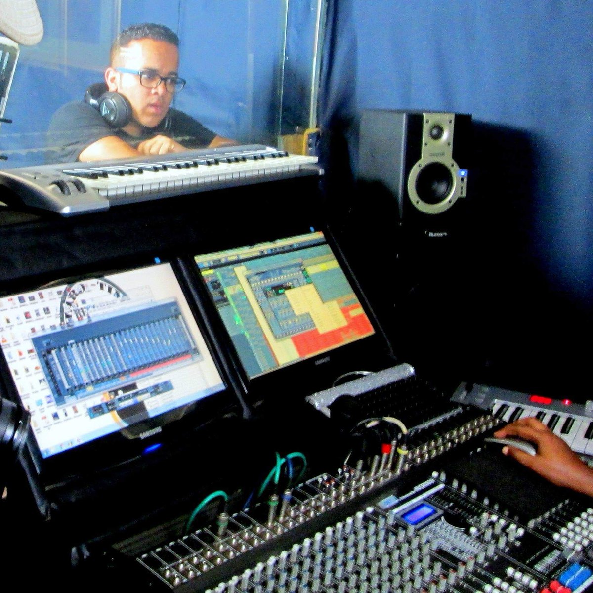 AVMedia_za's tweet photo. Something good coming soon #Africanvibemusic #AfricaVibeRadio #Hustle #HTPStudio #NEWMUSIC #Dreams https://t.co/jNhgRnMjms