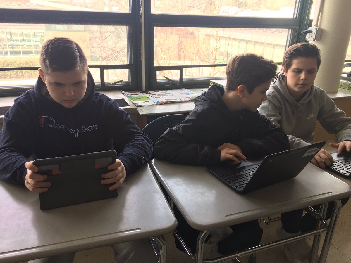 KoreyBarkley's tweet image. #groupprojects #createagame #studentsasteachers 8B working hard #spanish @MSMSBPS #msmspride