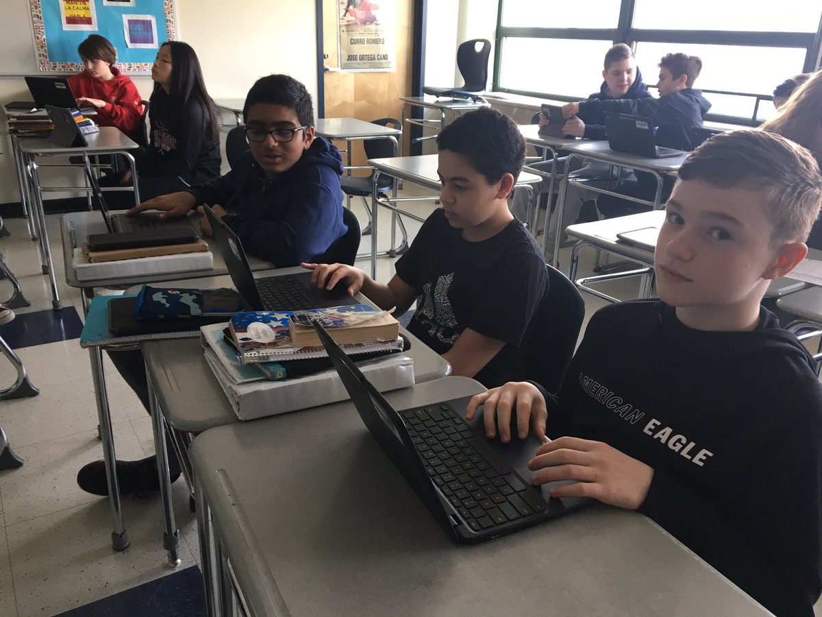 KoreyBarkley's tweet image. #groupprojects #createagame #studentsasteachers 8B working hard #spanish @MSMSBPS #msmspride