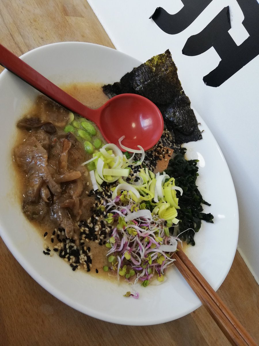 anna_rake's tweet photo. Omnomnomnom! Miso ramen!!! π
#BeLikeMiller #AlmostCeres https://t.co/vBGKY8fjkM