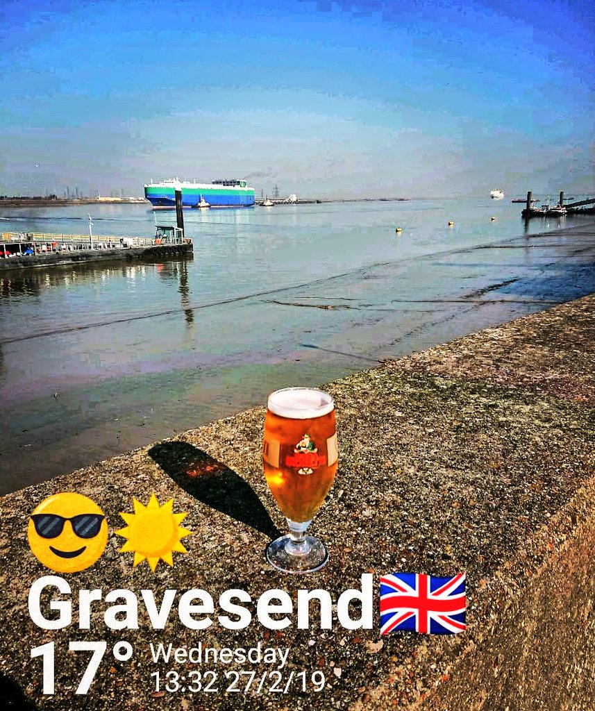 DazzlerP72's tweet photo. Lunchtime time pint at @TheThreeDaws #Gravesend with #crystalray #celestine passing by https://t.co/buOSTt6yMR