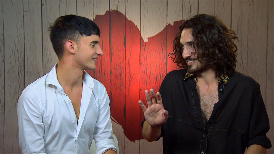 firstdates_tv's tweet photo. ¿Te perdiste ayer #FirstDates842? 😊 https://t.co/AXGWfuzS1c https://t.co/yjRtGhklcr