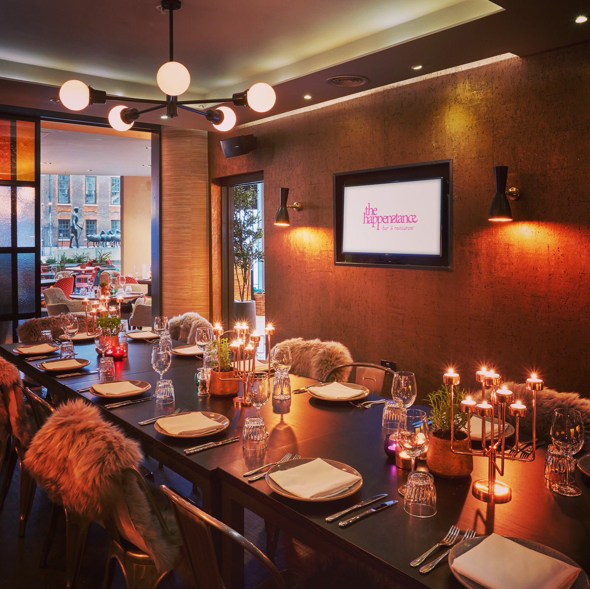 thehappbarps's tweet photo. Looking for a Private Dining Room with views of London in the Sunshine? You’ve found it ... 😍 Ideal for parties of up to 18 guests seated and every occasion is made lovingly by The Happenstance Team ❤️ #privatedining #humpday🍑 #lovelondon #londonfood #summerdays https://t.co/LF3QSIXdIW