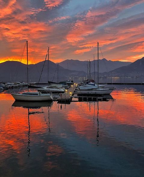 Pisogne sul Lago d'Iseo in provincia di Brescia, è situato nella bassa Vallecamonica,  il nome risale alla gens romana dei Pisonius.

#Pisogne #LagodIseo #IseoLake  #vallecamonica

📷alessandro_adu_83