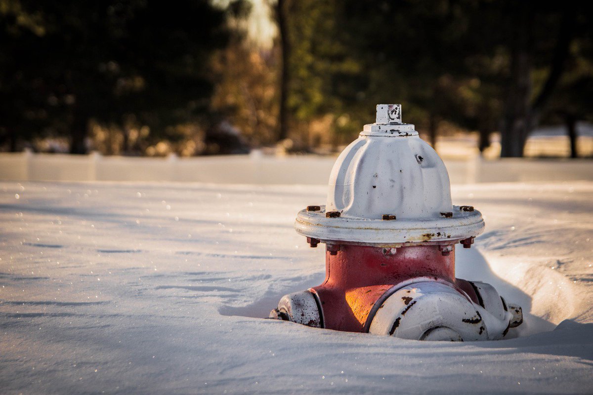 RhodeIslandEMA's tweet photo. When it snows, your town may require you to shovel the sidewalk in front of your house. But no such law exists for fire hydrants. Tip#2 Clear snow/ice off fire hydrants so fire depts. can gain access. The life you save maybe your own. #SnowStormTips https://t.co/gcBnlwHzmp https://t.co/ghPwdimcms