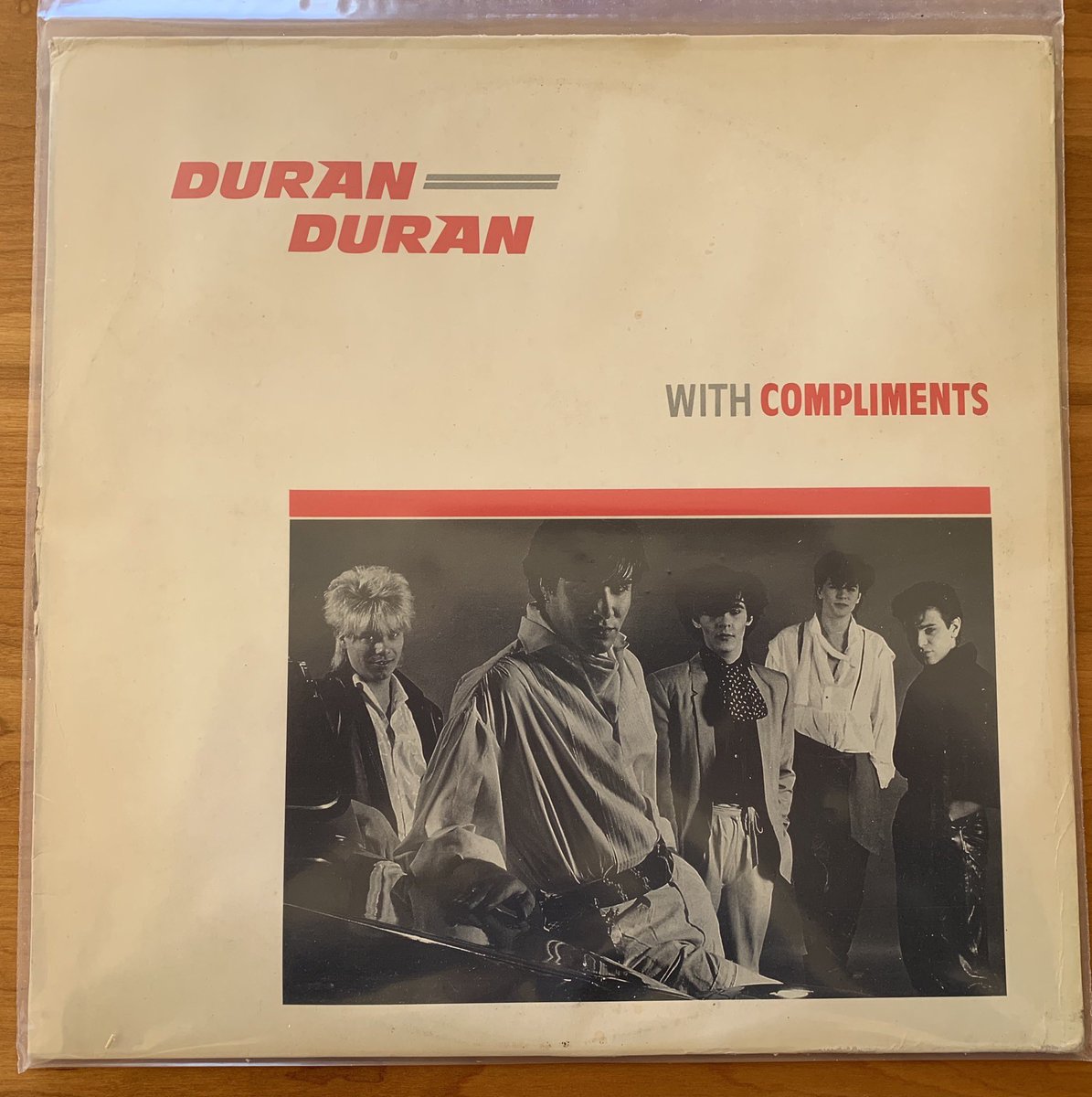 realGIORGIOita's tweet photo. With compliments... from Portugal... 🇵🇹 #duranduran #withcompliments #portugal  #vinyl #promo #emi #record #80s #ep @duranduran @SimonJCLeBON @thisistherealJT https://t.co/w4S9VwScvT